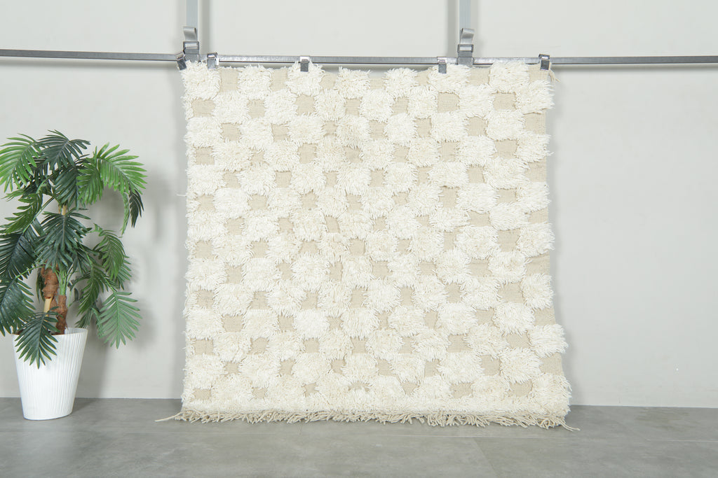 Handmade square Moroccan checkered rug in white & beige - 4.8 ft x 4.7 ft