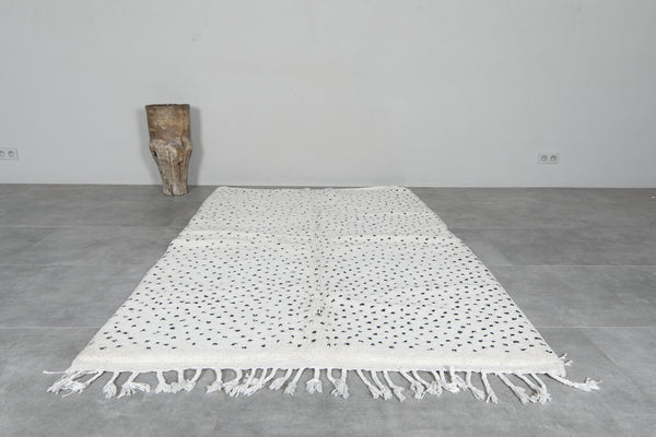 Moroccan wool rug 5 x 7.9 ft - Handwoven dotted design