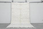 Moroccan Wool Rug 5 x 7.9 ft - Handwoven Dotted Design