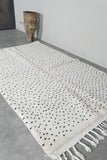 Moroccan Wool Rug 5 x 7.9 ft - Handwoven Dotted Design