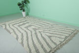 Large Modern Moroccan Rug - 5.6 X 10 FT | Unique Gray and White Pattern