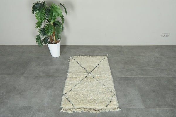 Small beige Moroccan beni ourain rug - 2.3 ft x 3.9 ft - With black pattern