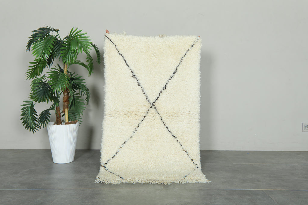 Small beige Moroccan beni ourain rug - 2.3 ft x 3.9 ft - With black pattern