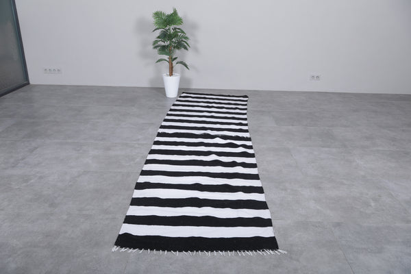Small runner flatwoven Moroccan rug - 3.8 FT X 6.1 FT