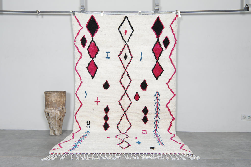 Colorful Moroccan rug 5.1 x 8.6 Feet - Handwoven berber wool carpet with pink and black diamond patterns