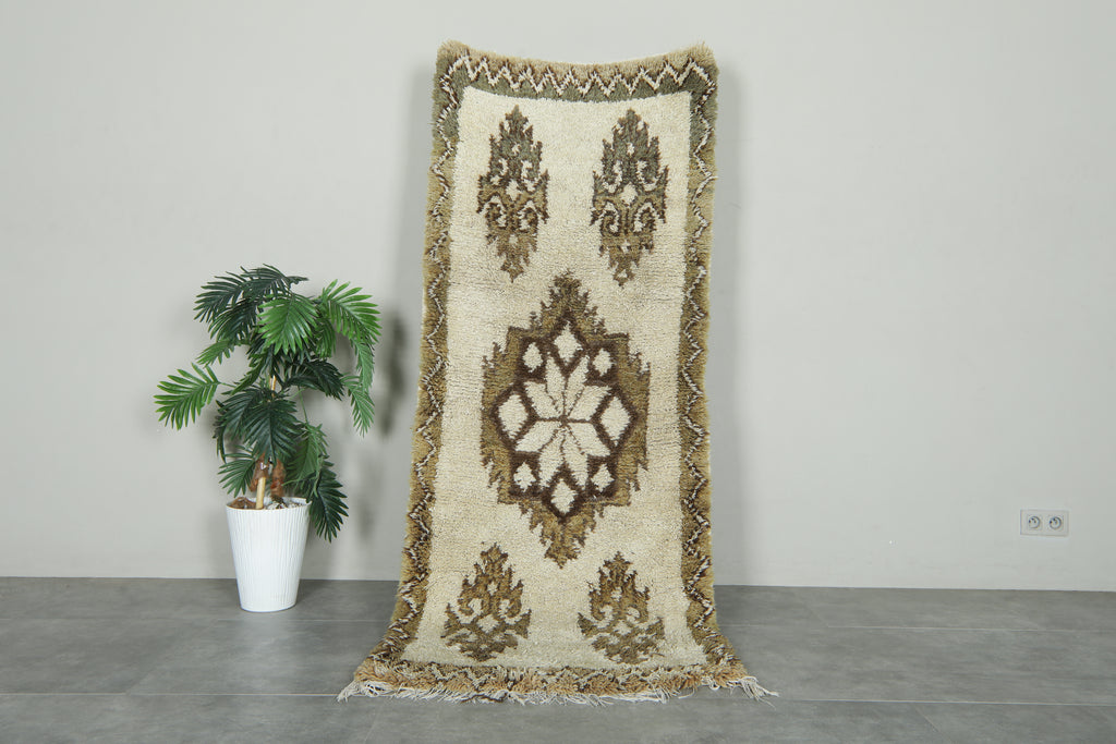 Vintage beige Moroccan azilal rug - 2.8 ft x 7 ft - Handmade berber wool rug