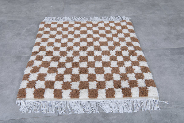 3.2 x 3.3 FT Moroccan wool checkered rug – Beige and white handwoven carpet
