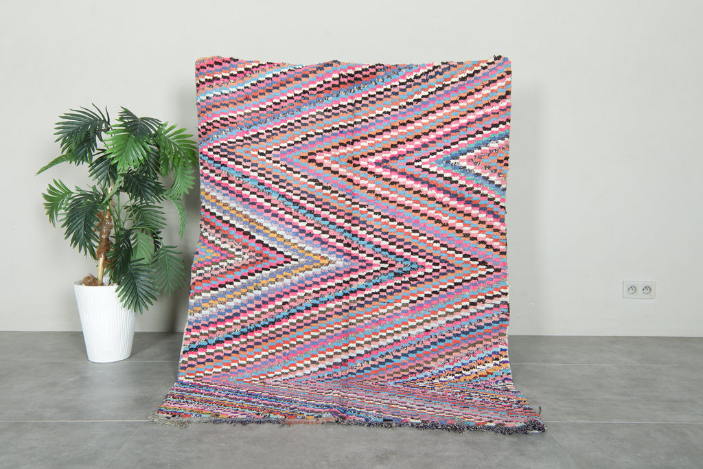 Moroccan boucherouite rug with multicolor zigzag - 4.1 ft x 5.2 ft