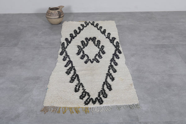 Handwoven Moroccan rug 2.2 x 5.7 FT | Black and white pattern | Wool accent