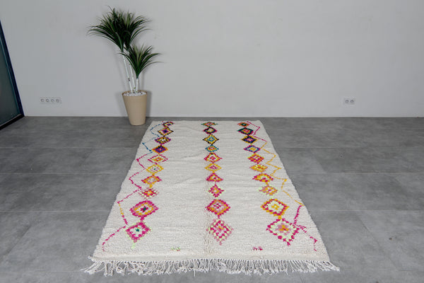 Vibrant diamond pattern Moroccan rug 4.9 x 8.5 ft - Artisan made