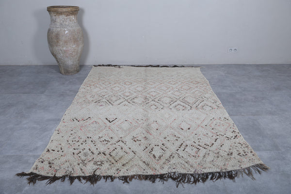 Authentic Moroccan rug – 5.6 x 7.9 ft | Neutral diamond berber pattern