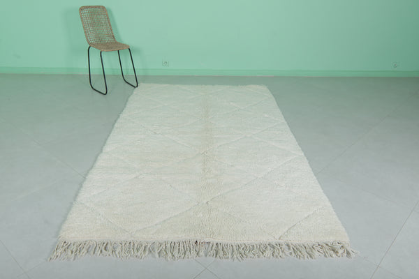 5.1 x 8.6 FT Moroccan rug – Luxurious diamond pattern in ivory