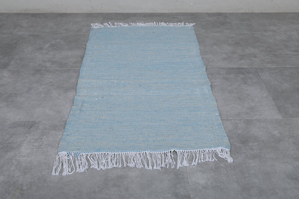Contemporary Moroccan rug – Soft blue & white blend | 2.8 FT x 5.3 FT