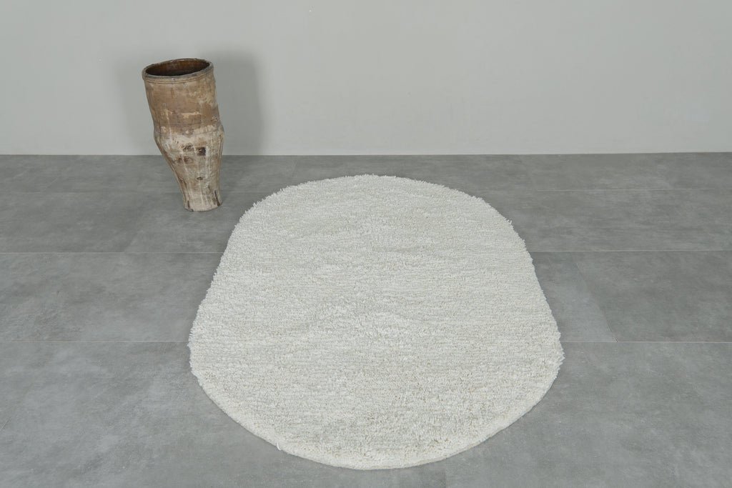 Oval handwoven rug - Minimalist custom design - White Moroccan wool rug