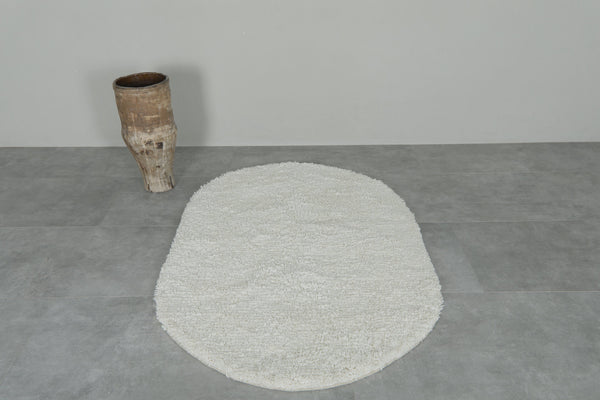 Oval handwoven rug - Minimalist custom design - White Moroccan wool rug