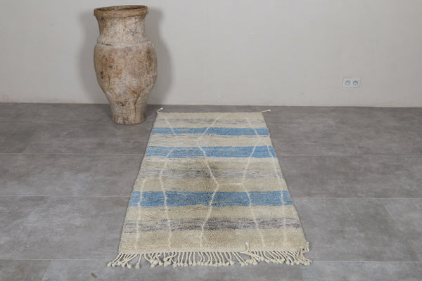 Handwoven Moroccan wool Rug - 3.1 x 6.5 ft with blue stripes
