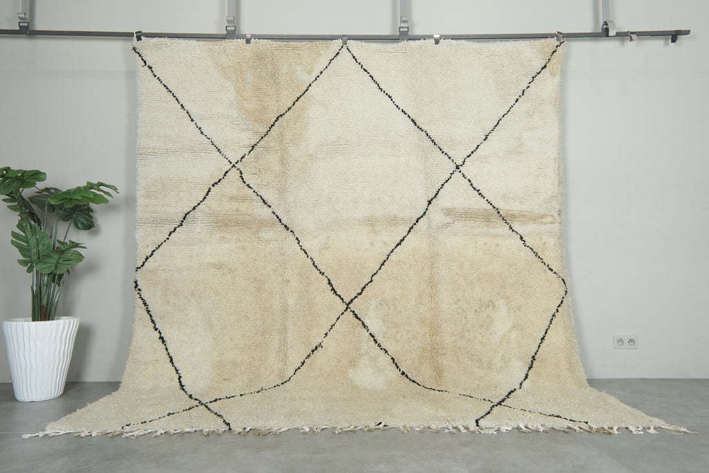 Moroccan beni ourain rug - White wool & black diamond pattern - 8.9 ft x 9.8 ft