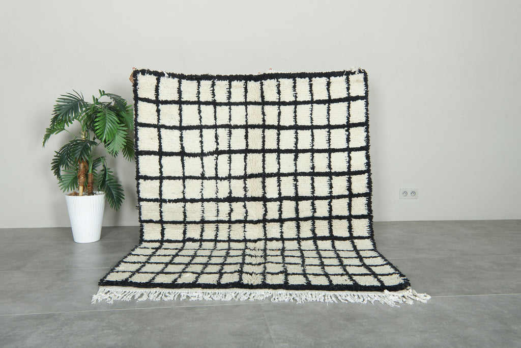 Black & white beni ourain checkered Moroccan rug - 4.9 ft x 6.3 ft