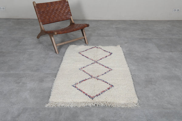 Small Moroccan berber runner rug – 3 FT X 4.3 FT | Beige rug with purple & red diamond pattern