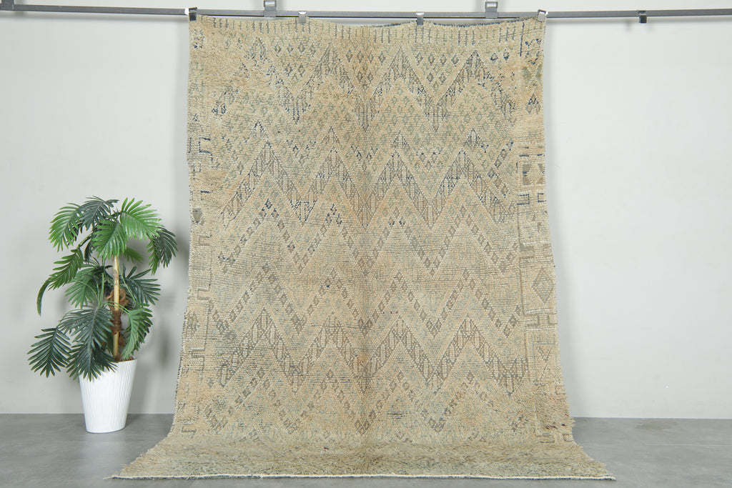 Moroccan Wool rug with beige base and soft geometric accents - 5.7 ft x 8.2 ft