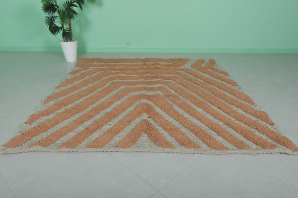 Warm-toned Moroccan rug - Geometric lines | 6.9 x 7.9 ft