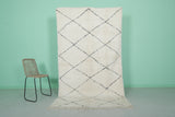 4.7 x 8.2 FT Moroccan Rug – Handwoven White with Black Diamond Pattern