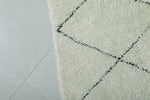 4.7 x 8.2 FT Moroccan Rug – Handwoven White with Black Diamond Pattern