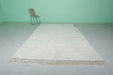 Elegant Moroccan Rug – 6.7 x 10.3 FT with Minimalist Diamond Pattern