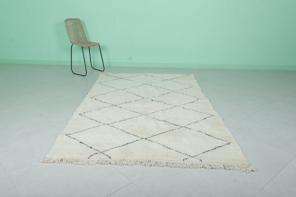 5 x 8.1 FT Moroccan Rug – Handwoven Diamond Pattern in Black and White