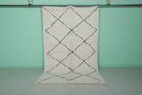 4.8 x 7.9 FT Moroccan Rug – Diamond Pattern on Ivory Background