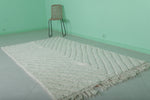 4.7 x 8.2 FT Moroccan Rug – Textured Chevron Pattern in Ivory