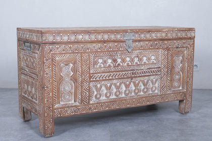 Vintage Moroccan chest H 25.9 inches x W 47.2 inches x D 18.8 inches