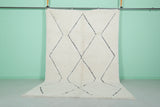 6.6 x 10.2 FT Moroccan Rug - Off-White Minimalist Diamond Pattern