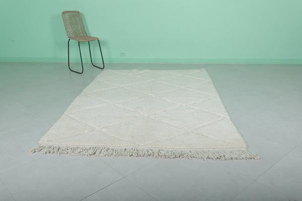 5.3 x 7.8 FT Moroccan rug – Luxurious diamond texture in ivory