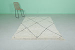 4.9 x 7.6 FT Moroccan Rug – Ivory with Black Diamond Pattern