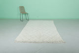 4.7 x 8.3 FT White Moroccan Rug – Plush Diamond Pattern