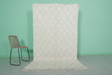 4.7 x 8.3 FT White Moroccan Rug – Plush Diamond Pattern