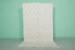 4.7 x 8.3 FT White Moroccan Rug – Plush Diamond Pattern