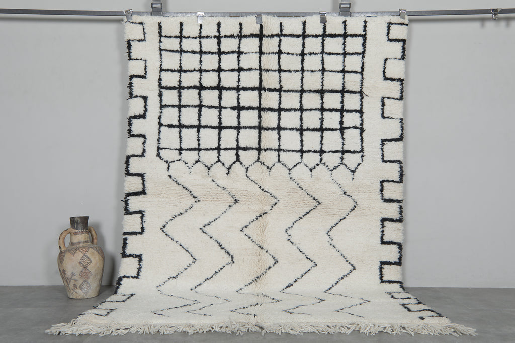 Handwoven Moroccan beni ourain rug - 5.3 x 7.3 FT