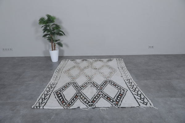 Vintage handmade berber Moroccan rug – 5.3 FT X 7 FT | Timeless elegance