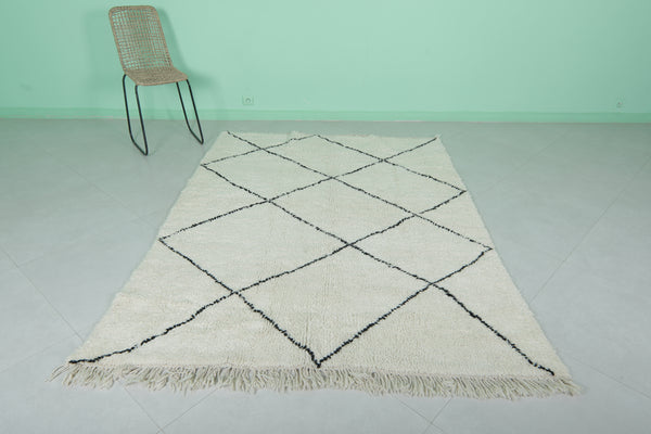 5.4 x 7.3 FT Moroccan wool rug - Classic cream & black diamond pattern