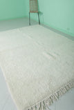 6.4 x 9 FT Moroccan Rug – Luxurious Creamy White Shag