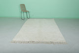 Luxurious Moroccan Rug 5.2 X 8.3 FT - Subtle Ivory Chevron Pattern for Modern Interiors