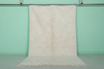 Luxurious Moroccan Rug 5.2 X 8.3 FT - Subtle Ivory Chevron Pattern for Modern Interiors