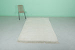 4.8 x 8.1 FT Moroccan Rug – Minimalist White Shag Carpet