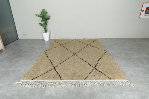 Moroccan beni ourain rug - Beige wool with black diamond pattern - 7.5 ft x 10.4 ft
