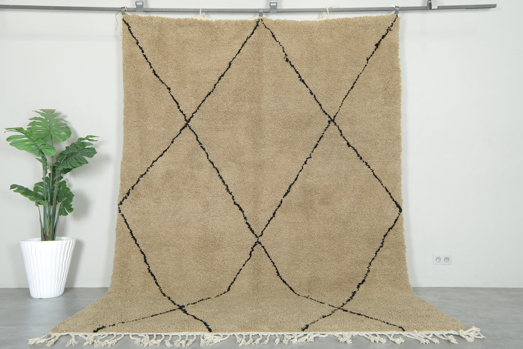 Moroccan beni ourain rug - Beige wool with black diamond pattern - 7.5 ft x 10.4 ft