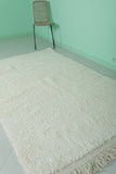 4.8 x 8.1 FT Moroccan Rug – Minimalist White Shag Carpet