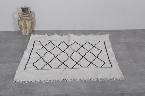 3.9 x 4 FT Moroccan rug – Classic white with black diamond pattern