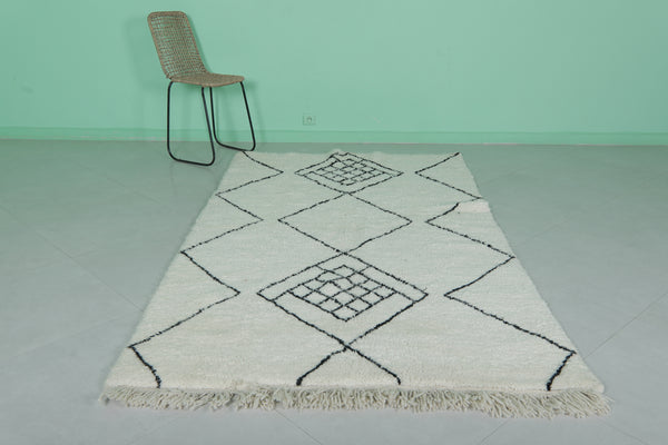 4.5 x 8.1 FT Moroccan rug – Diamond pattern with intricate details
